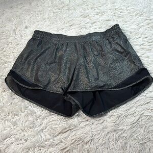 Lululemon Hotty Hot Short II *Long 4" Luminosity Foil Print Black Silver / Black